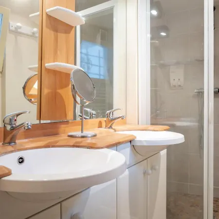 Passage De L'escalier By Interhome Ciboure